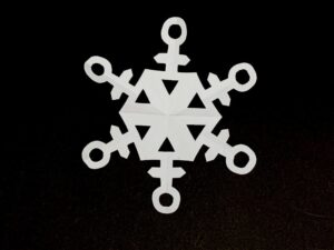 折り紙で作った雪の結晶