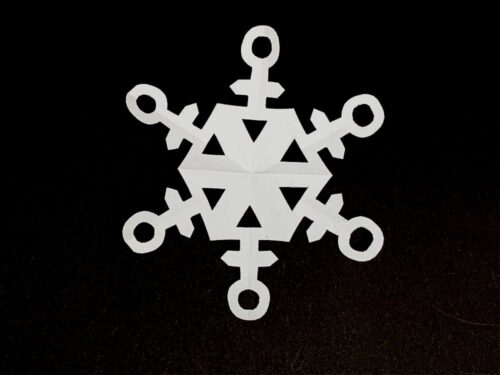 折り紙で作った雪の結晶