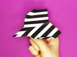 折り紙で折った紙飛行機