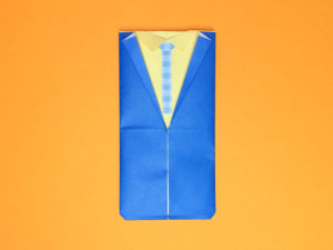 折り紙で折ったスーツの袋
