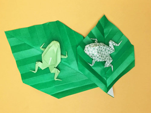折り紙で折ったカエル