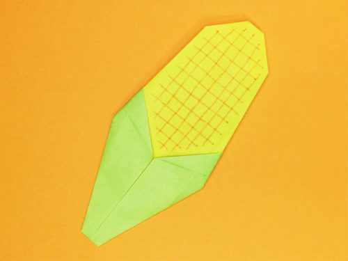 折り紙で折ったトウモロコシ