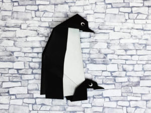折り紙で折ったペンギンの親子