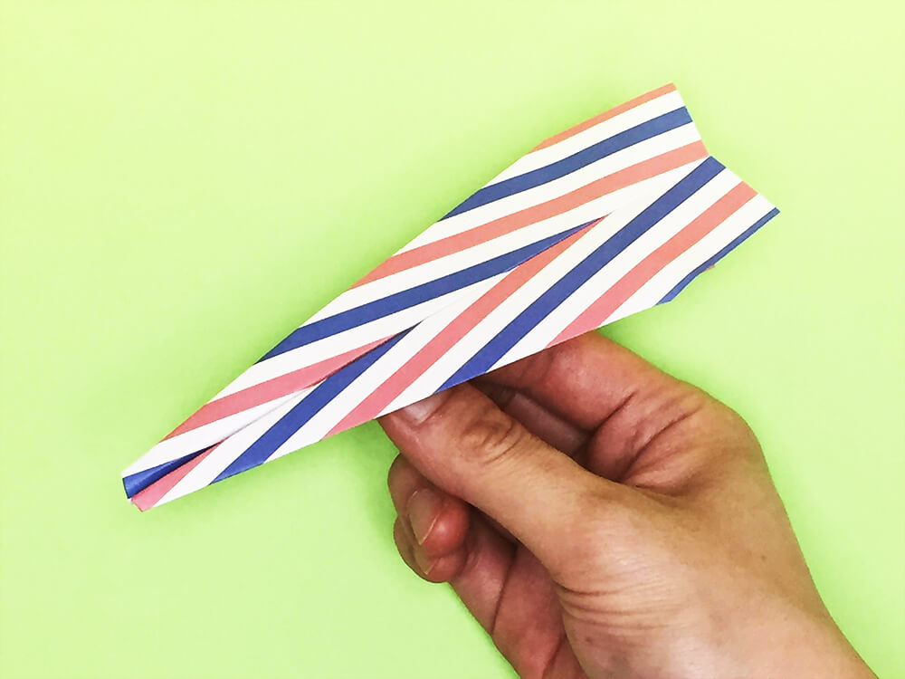 折り紙 飛行機 折り紙の飛行機の簡単な作り方(平面タイプ)かっこいいので幼児が喜ぶよ☆｜折り紙でお家遊び