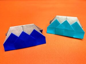 折り紙で折った富士山