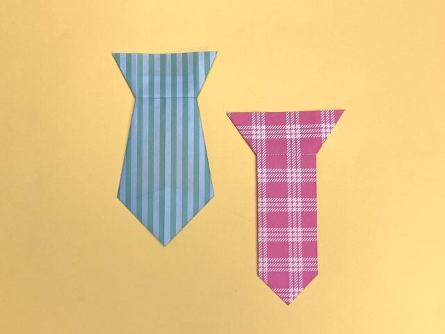 折り紙で折ったネクタイ