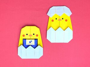 折り紙で折ったひよこ