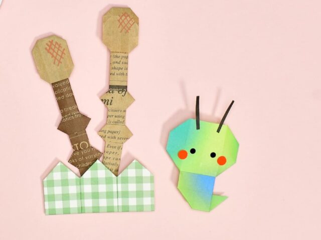 折り紙で折った青虫