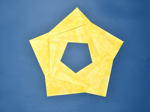 折り紙で作った星リース