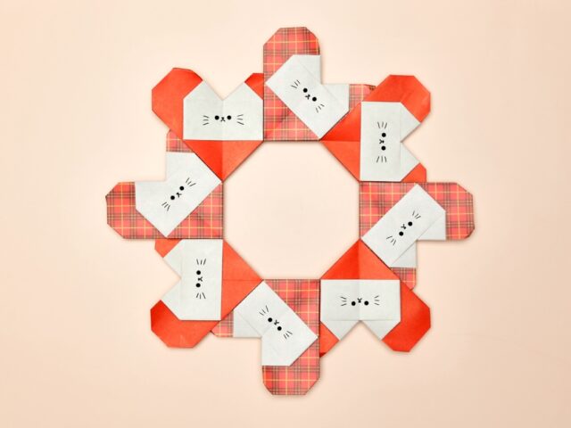 折り紙で作ったハートねこリース