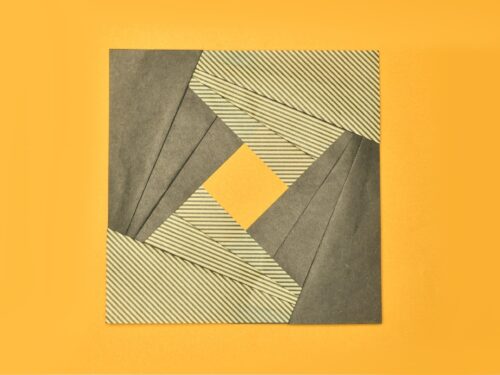 折り紙で作ったスパイラルフレーム