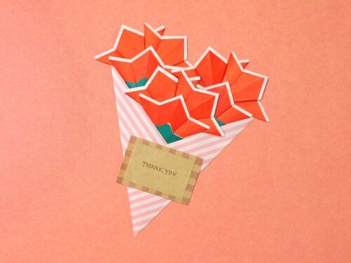 折り紙で作ったカーネーションのメッセージブーケ
